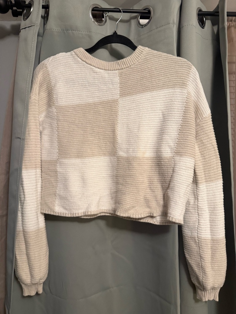 Jessica Simpson Beige and Cream Cropped Crewneck Sweater